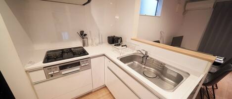 Fridge, microwave, stovetop, cookware/dishes/utensils