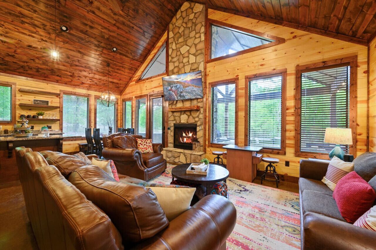 The White Buffalo Lodge · Nature's Playground | Hot Tub, Creek & Arcade Game - Oklahoma