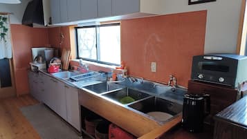 冰箱、微波炉、炉灶、厨具/餐具