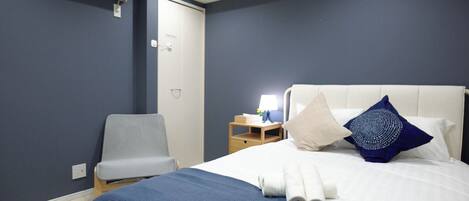 3 bedrooms, desk, iron/ironing board, free WiFi