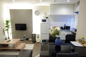 Fridge, microwave, stovetop, cookware/dishes/utensils