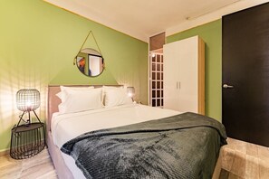 Iron/ironing board, WiFi, bed sheets