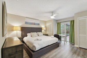 5 bedrooms, desk, iron/ironing board, travel crib - Red Royalty Pool, King Bed, Yard (Tampa)