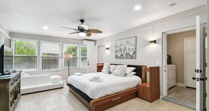 Red Royalty Pool, King Bed, Yard