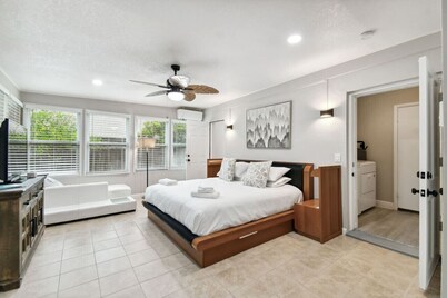 Red Royalty Pool, King Bed, Yard