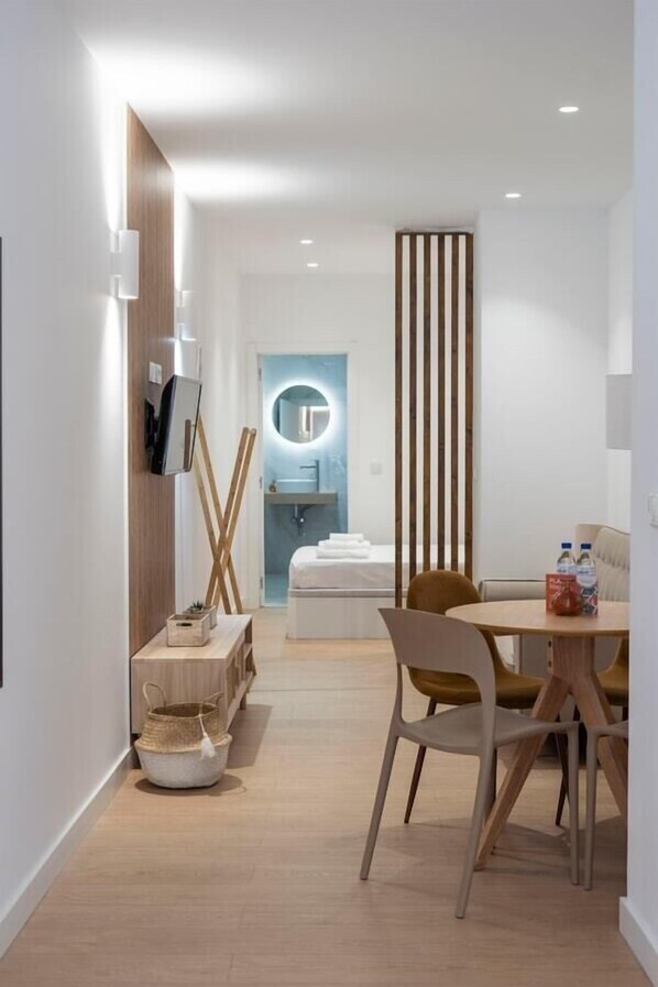 Iron/ironing board, travel crib, free WiFi, bed sheets - VLC HOST - San Jacinto D (Valencia)