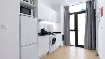 Een koelkast, een magnetron, een kookplaat