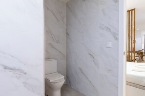 Hårføner og håndklær