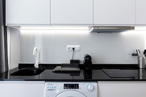 Fridge, microwave, stovetop, coffee/tea maker - VLC HOST - San Jacinto C (Valencia)