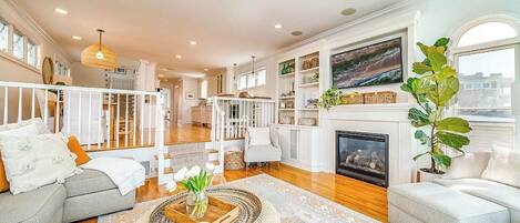 Smart TV, fireplace, stereo