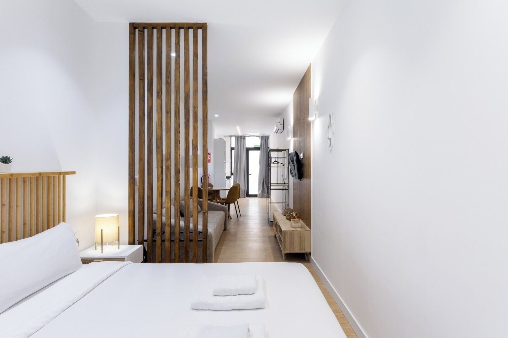 Fer et planche à repasser, lit parapluie, Wi-Fi gratuit, draps fournis