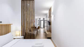 Een strijkplank/strijkijzer, reisbedje, gratis wifi, beddengoed