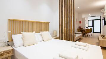 Een strijkplank/strijkijzer, reisbedje, gratis wifi, beddengoed