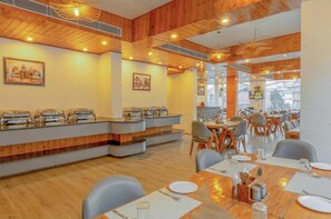 Restaurant - Hyacinth Hotel (Manali)