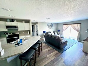 Interior - 15 Min to Beach - Hot Tub - Game Room - Fire Pit - Near: St. Augustine / Flagler (Palm Coast)