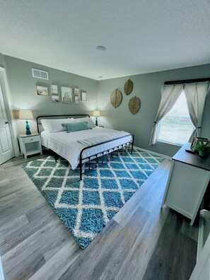 3 bedrooms, iron/ironing board, WiFi, bed sheets - 15 Min to Beach - Hot Tub - Game Room - Fire Pit - Near: St. Augustine / Flagler (Palm Coast)