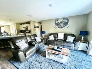 Smart TV, fireplace, table football - 15 Min to Beach - Hot Tub - Game Room - Fire Pit - Near: St. Augustine / Flagler (Palm Coast)