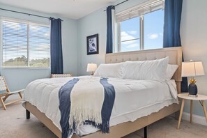 3 Schlafzimmer, Schreibtisch, Bügeleisen/Bügelbrett, Reisekinderbett