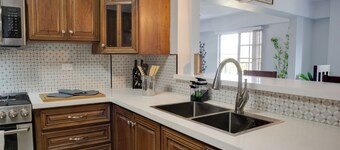 Come to enjoy this fully renovaded 3-bedroom apartment full of amenities.
