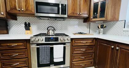 Come to enjoy this fully removed 3-bedroom apartment full of amenities.