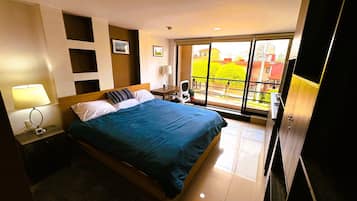 Executive-studiosuite - balkon - byudsigt | Premium-sengetøj, pengeskab på værelset, individuelt design, skrivebord