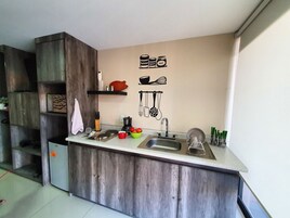 Executive Double Room, Balcony, City View | Private kitchen | Mini-fridge, microwave, coffee/tea maker, toaster