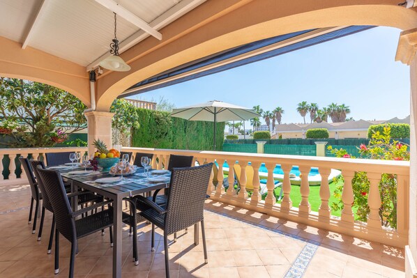 Outdoor dining - MAGDALENA GOMILA MARIMON (LLAC BLAU) - Villa with private pool and free Wi-Fi in Alcudia (Alcúdia)