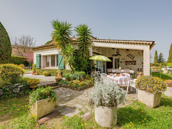 Outdoor dining - La Palombière by Interhome (Peymeinade / Côte d'Azur)