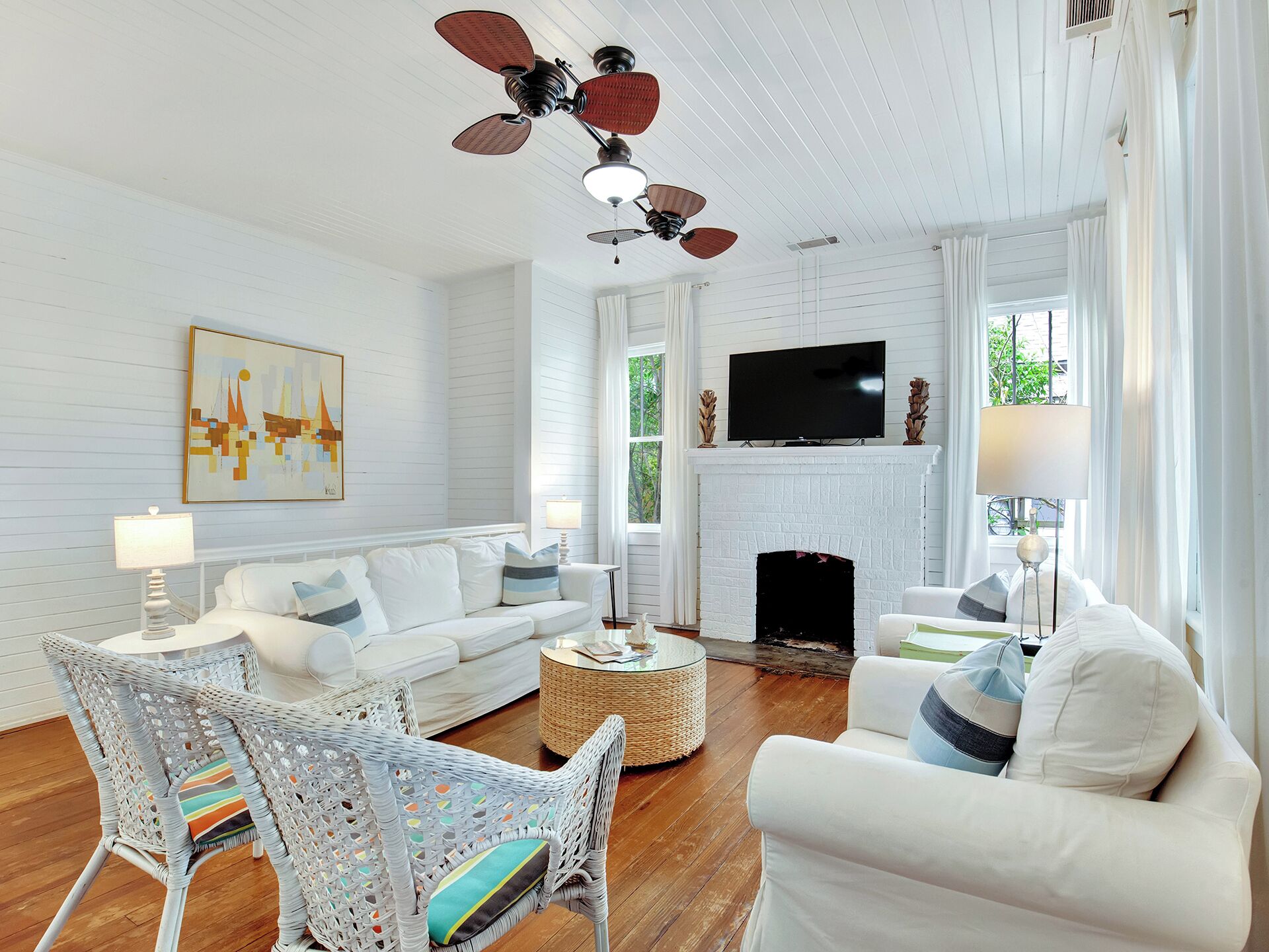 Large Beautiful Home 2 Blocks from Beach | Heated Pool Access