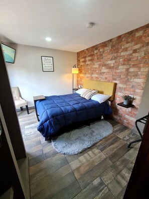 Deluxe kamer, balkon, uitzicht op de stad | Luxe beddengoed, een kluis op de kamer, individueel gedecoreerd