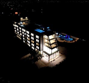 A multi-story hotel with a pool area, featuring a modern architectural design with glass balconies and a rooftop pool. - Hotel The City Crown-Bilaspur (Bilaspur)