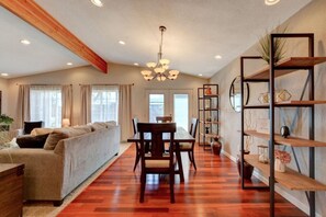 Interior - Spacious Family Home w/Hot Tub! Medford, OR (Medford)