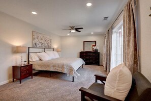 4 bedrooms, desk, iron/ironing board, free WiFi