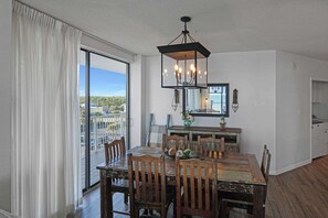 Luokittelematon kuva, 5 kautta 37, painike