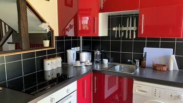 Réfrigérateur, micro-ondes, four, plaque de cuisson