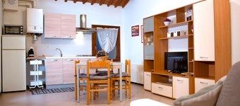 1 Bed-Sleeps 4-Town Centre-Free Parking-AirCon