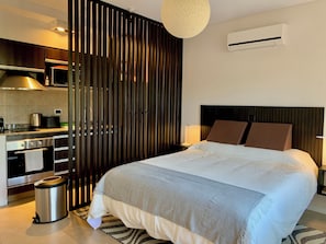 1 quarto, cofres nos quartos, escrivaninha