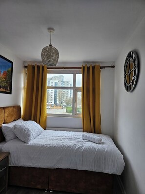 3 bedrooms, iron/ironing board, WiFi, bed sheets