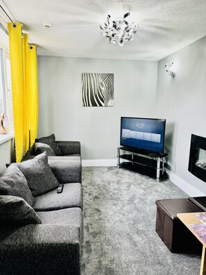 Télévision, cheminée