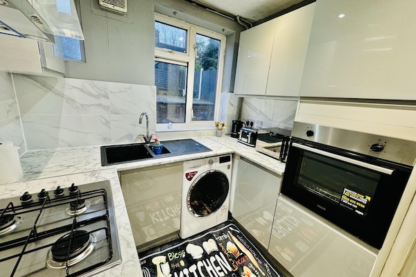 Frigorifero, microonde, forno, piano cottura