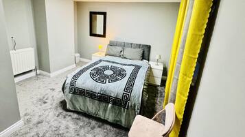 4 Schlafzimmer, Bügeleisen/Bügelbrett, WLAN, Bettwäsche