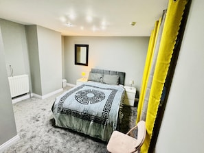 4 chambres, fer et planche à repasser, Wi-Fi, draps fournis