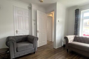 TV, stereo - FamilyFriendly- Sleep5- FreeParking- PrivateGarden (Rochester)