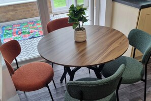 Dining - FamilyFriendly- Sleep5- FreeParking- PrivateGarden (Rochester)