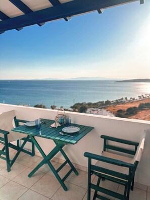 Outdoor dining - Blue orison house Tinos for 5 persons with seaview (Tinos Regional Unit)