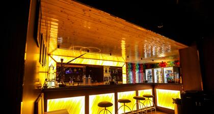 Kaki Hotel & Roof Top Restaurant