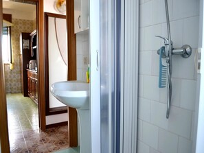 Ferienhaus, 1 Schlafzimmer, Raucher, Balkon | Badezimmer