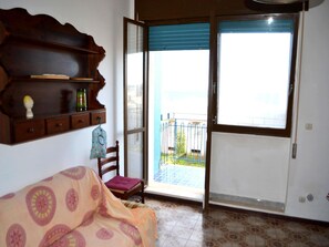 Living area - Air-conditioned Two-room Apartment With sea View Balcony in Torre Dell'orso (Melendugno)
