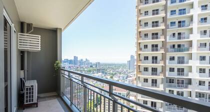 Prime 2-BR apartment near major business districts