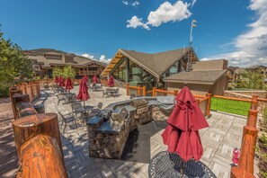 Outdoor dining - Ski in/out at Westgate, 2BR Condo, Resort amenities, Multiple Pools, Onsite Spa, & Restaurant 4504 (Park City)